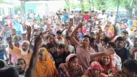 সাত কিমি পাড়ি দিয়ে লাশ নিয়ে থানা ঘেরাও