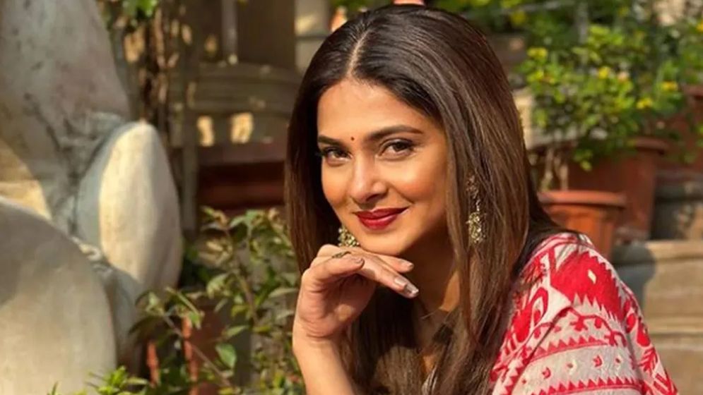 আবার বিয়ের পিঁড়িতে বসছেন অভিনেত্রী জেনিফার