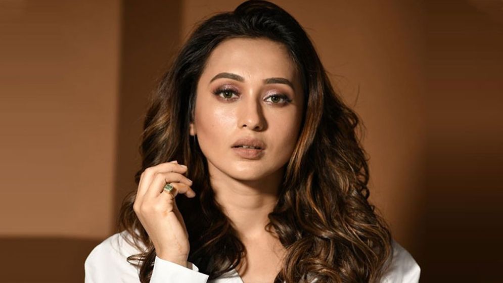 ভুয়া গ্রেফতারের খবরে  ক্ষুব্ধ মিমি, মিডিয়াকে এক হাত নিলেন নায়িকা