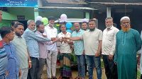 ডেপুটি স্পিকারের উদ্যোগে অসহায় পরিবারের হাতে অটোরিকশা প্রদান