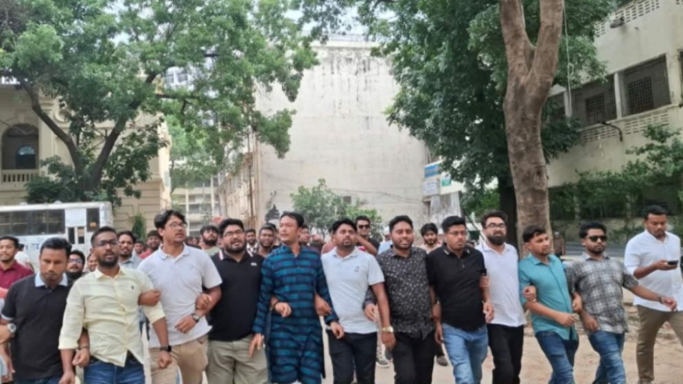 নিষিদ্ধ ছাত্রলীগের অপতৎপরতার প্রতিবাদে জবি ছাত্রদলের বিক্ষোভ