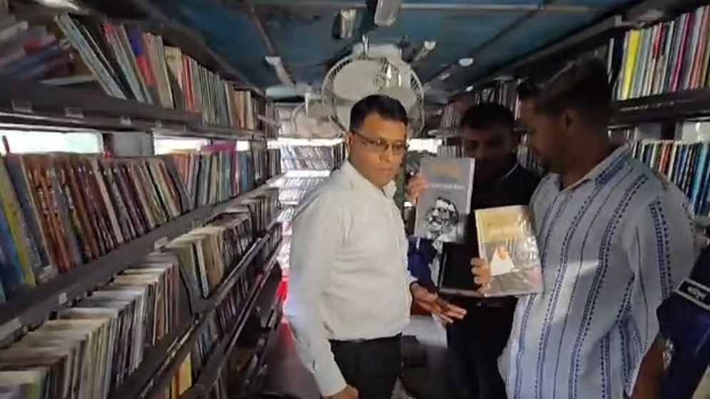 বিশ্বসাহিত্য কেন্দ্রের লাইব্রেরিতে মুজিব-হাসিনা-কাদেরের বই, অতঃপর....