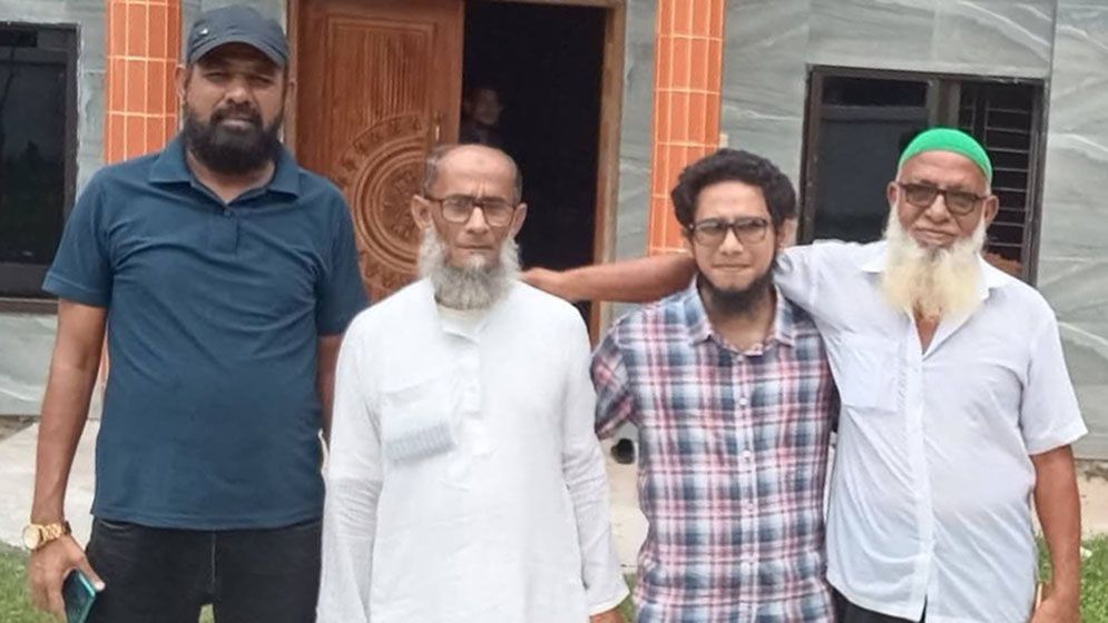 নিখোঁজের ৫৮ বছর পর বাড়ি ফিরলেন দুলাল চৌধুরী