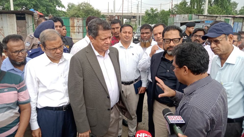 ঝিলমিল আবাসন প্রকল্প পরিদর্শন করলেন গৃহায়ণ ও গণপূর্তমন্ত্রী