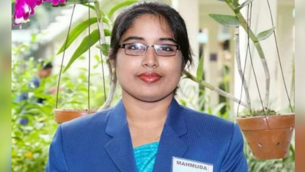 ভূমিমন্ত্রীও রাখতে পারলেন না সেই এডিসিকে!