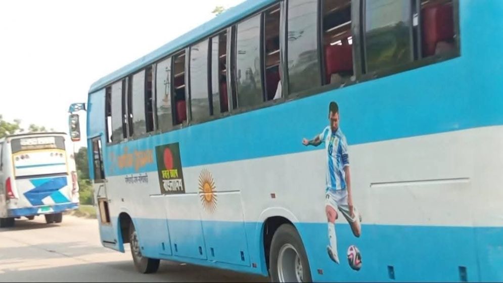 বাংলাদেশের সড়কে চলছে ‘আর্জেন্টিনা বাস’