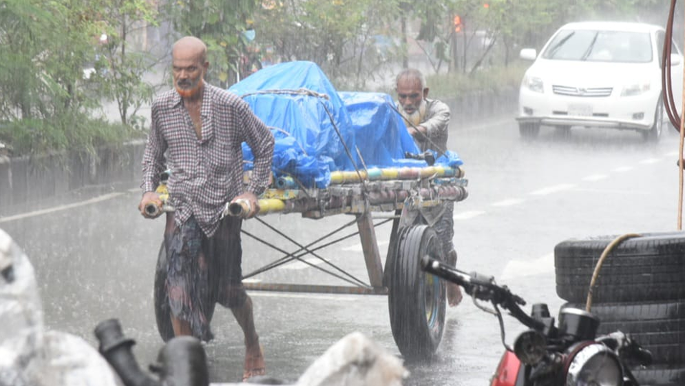 রাজধানীতে স্বস্তির বৃষ্টি