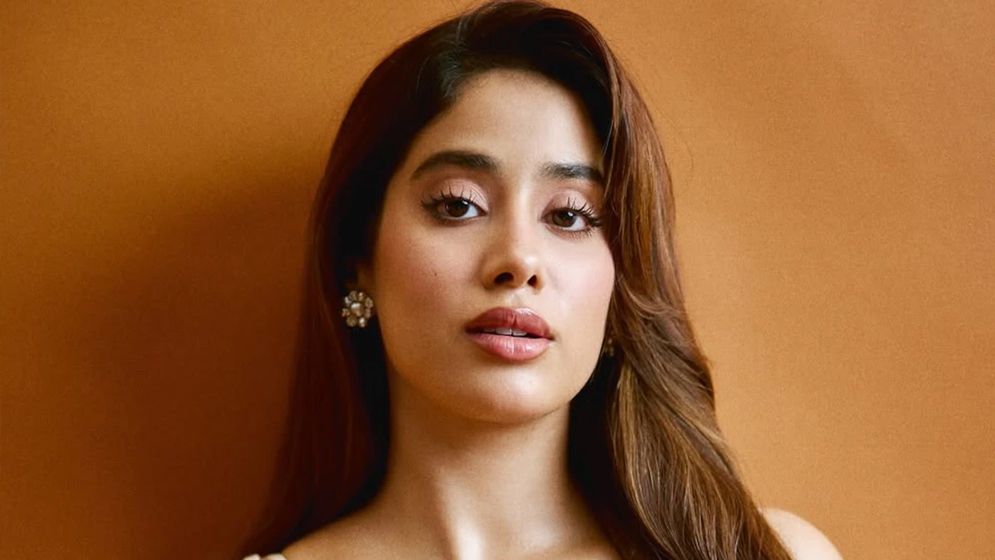 নায়িকার মতো ত্বক চাই? ভরসা রাখতে পারেন জাহ্নবীর ঘরোয়া ফেসপ্যাকে