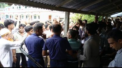 এসএসসি পরীক্ষার কেন্দ্রে হবু স্ত্রীকে সহায়তা, এনসিপি নেতাকে মারধর-অবরুদ্ধ