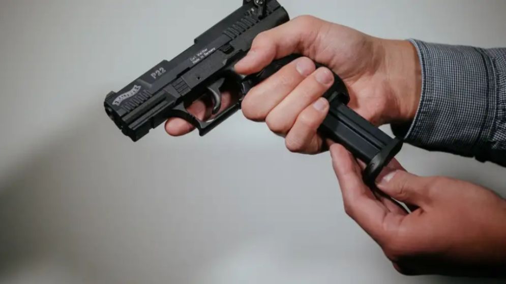 পিস্তল-রিভলবার রাখতে দিতে হবে অগ্রিম কর