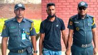 কারাবন্দি স্ত্রীকে গাঁজা দিতে গিয়ে স্বামী আটক