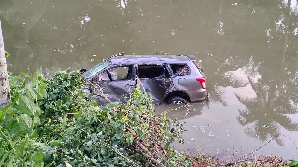 প্রাইভেটকার-ইজিবাইক সংঘর্ষে শিশু নিহত