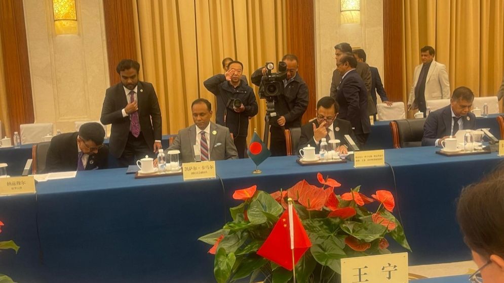 ডেপুটি স্পিকার কায়সার কামালের সঙ্গে চীনা প্রতিনিধিদের বৈঠক