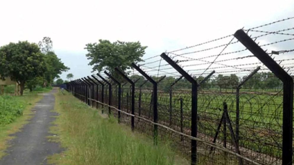 গুলি করে বাংলাদেশি যুবককে নিয়ে গেছে বিএসএফ