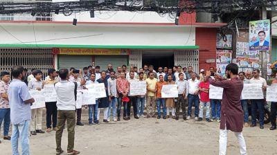 বিএনপি কার্যালয়ের সামনে পদবঞ্চিতদের অবস্থান