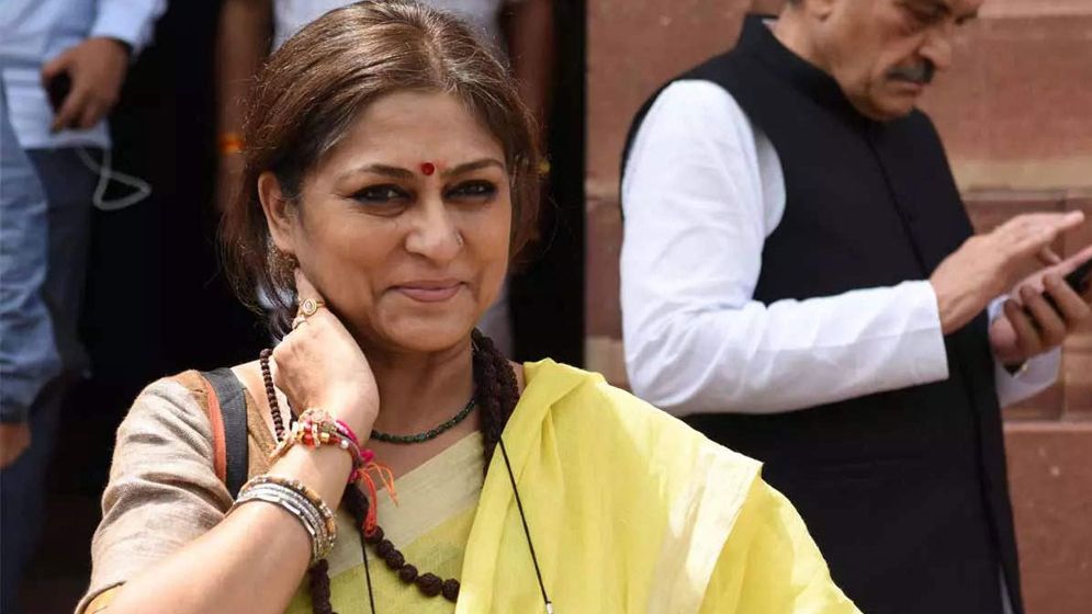 এলাকা পরিদর্শনে গিয়ে লইট্টা মাছ রান্নার গন্ধে আকৃষ্ট হলেন রুপা গাঙ্গুলি, অতঃপর…