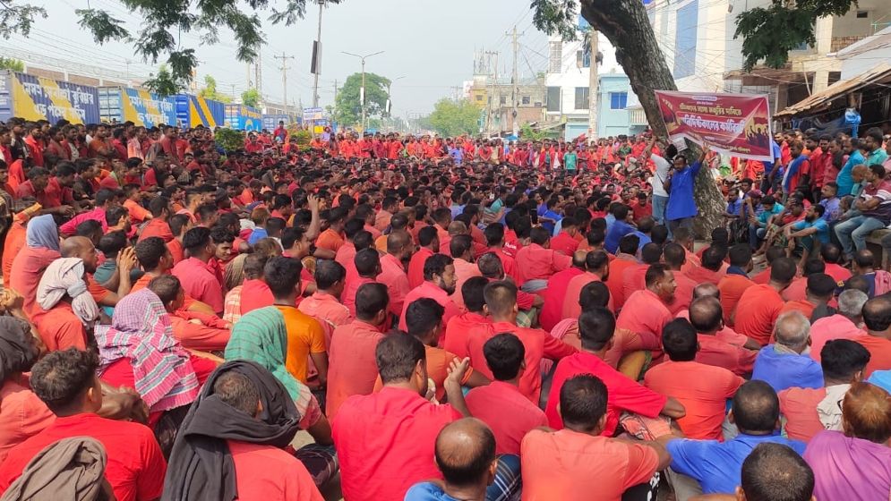 বেনাপোল বন্দরে শ্রমিকদের কর্মবিরতি, আমদানি পণ্যের লোড-আনলোড বন্ধ
