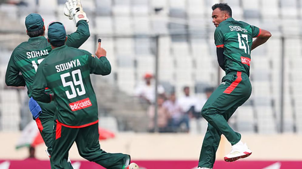 সৌম্যর দুর্দান্ত ক্যাচে সাজঘরে ক্যারি