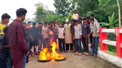সড়কে আগুন জ্বালিয়ে নিষিদ্ধ ছাত্রলীগের বিক্ষোভ, গ্রেফতার ৩