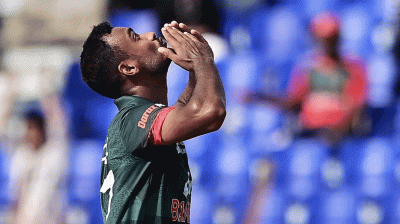 ৩ বলে অস্ট্রেলিয়ার ২ উইকেট শিকার শরীফুলের