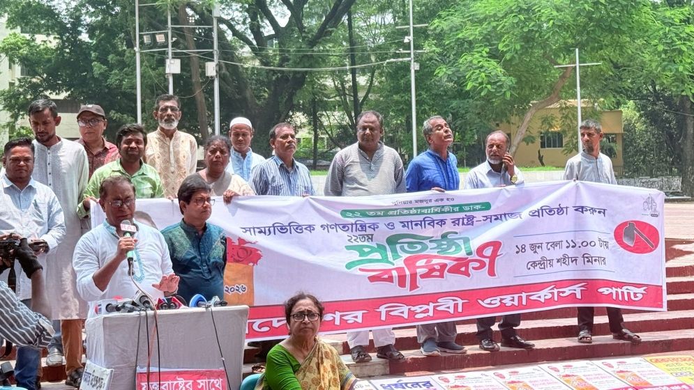 চাকরিজীবীদের বেতন বাড়ছে, শ্রমিকদের ভাগ্যে নেই ন্যূনতম মজুরি: সাইফুল হক