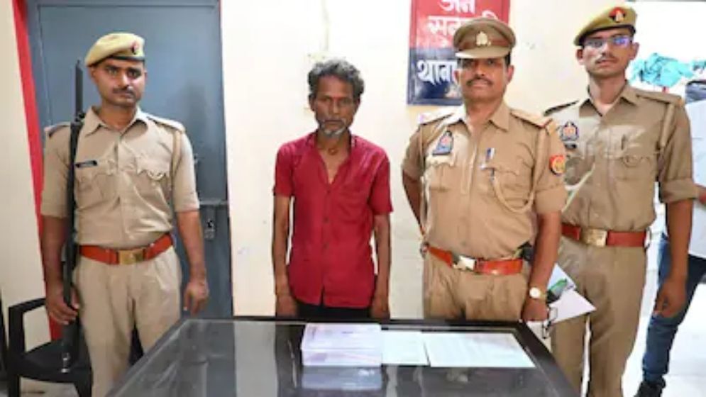 প্রেমের বিয়ের জেরে থানার ভেতরেই মেয়েকে ছুরিকাঘাতে হত্যা করলেন বাবা-মা