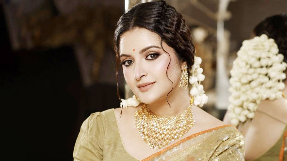 বেনজীরের গ্রেফতারে ইঙ্গিতপূর্ণ পোস্ট পরীমনির, কেন?