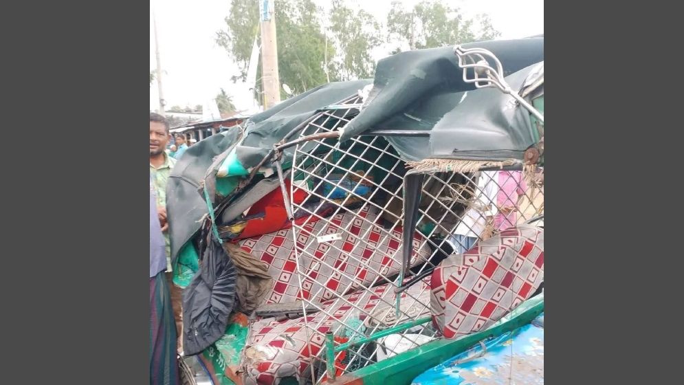 বাস-অটোরিকশার মুখোমুখি সংঘর্ষে নিহত ২  ‎