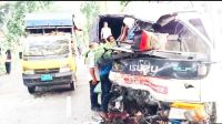 মাদারীপুরে পত্রিকাবাহী গাড়ির সঙ্গে ট্রাকের মুখোমুখি সংঘর্ষে নিহত ১, আহত ৫
