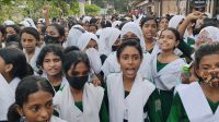 ছাত্রীর শ্লীলতাহানির অভিযোগে পিরোজপুরে শিক্ষকের বিরুদ্ধে শিক্ষার্থীদের বিক্ষোভ