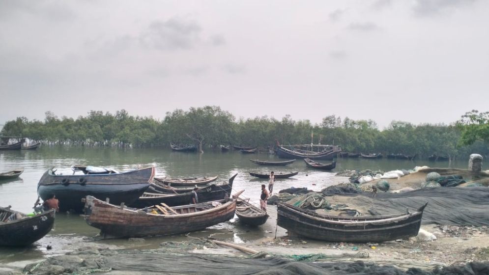 নাফনদী থেকে ৭ জেলেকে ধরে নিয়ে গেছে আরাকান আর্মি