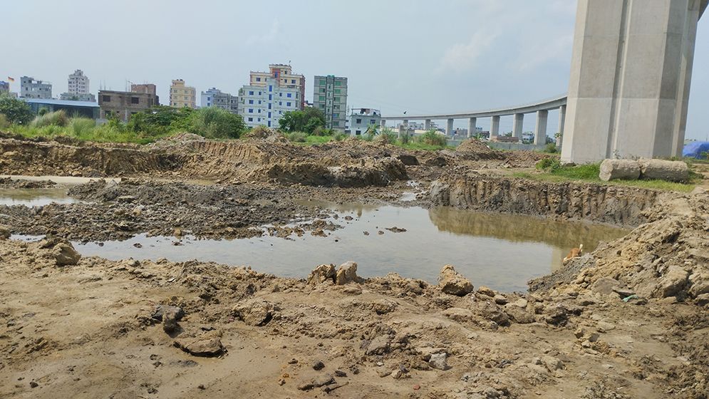 পদ্মা সেতু রেল সংযোগ সেতুর পিয়ারের নিচের মাটি কেটে বিক্রি!