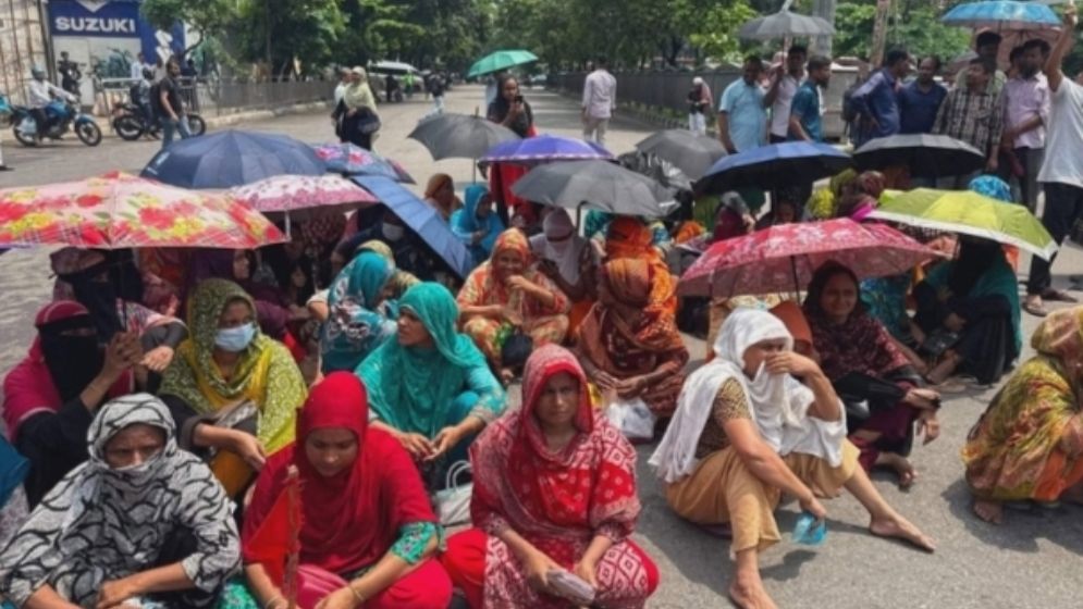 রাজধানীতে গার্মেন্টস শ্রমিকদের সড়ক অবরোধ