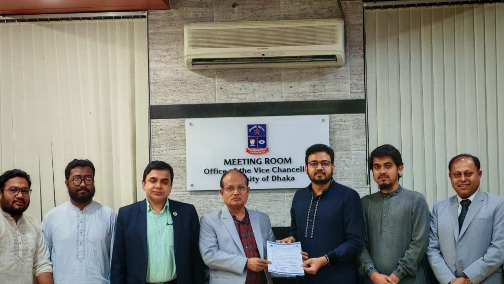 ঢাবিতে রি-অ্যাডমিশনভিত্তিক আবাসিক সুবিধার বিরোধিতা শিবিরের, উপাচার্য বরাবর স্মারকলিপি