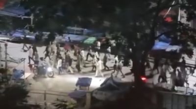 রাজধানীতে ফুটপাতে আধিপত্য বিস্তার কেন্দ্র করে ধাওয়া-পালটাধাওয়া