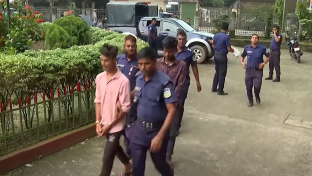 চার বন্ধু মিলে গণধর্ষণ, নিস্তেজ হয়ে গেলে নদীতে ফেলে দেয়