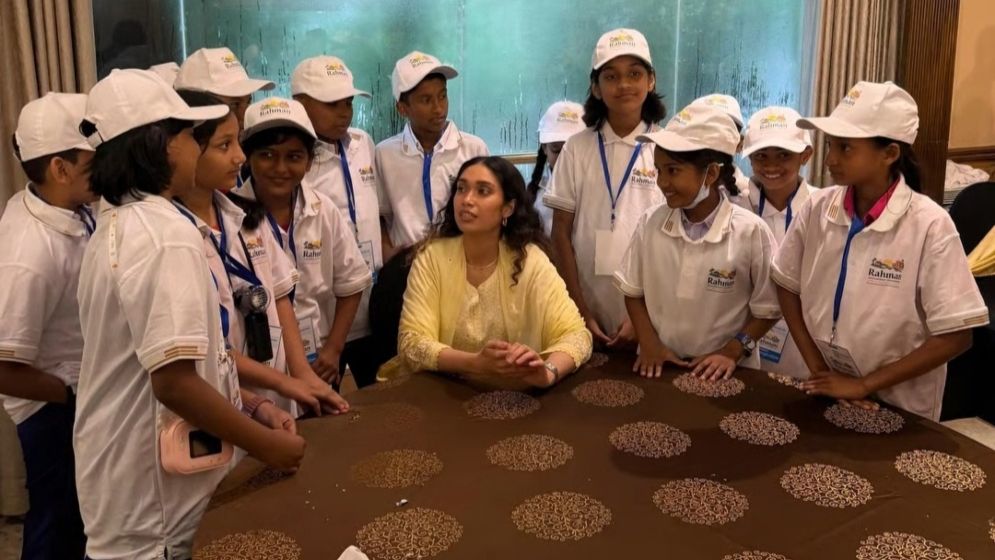 ব্রাহ্মণবাড়িয়ার কৃতি শিক্ষার্থীদের সঙ্গে জাইমা রহমানের প্রাণবন্ত আড্ডা