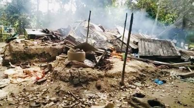 অটোচালকের খুনির বাড়িতে আগুন দিল জনতা