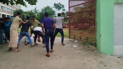 থানার গেটে বাদীর ওপর হামলা, আহত ৩