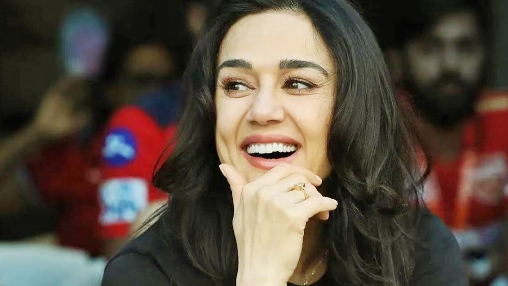 কোটি রুপির ফ্ল্যাট বেচে দিয়ে ভাড়া বাসায় প্রীতি