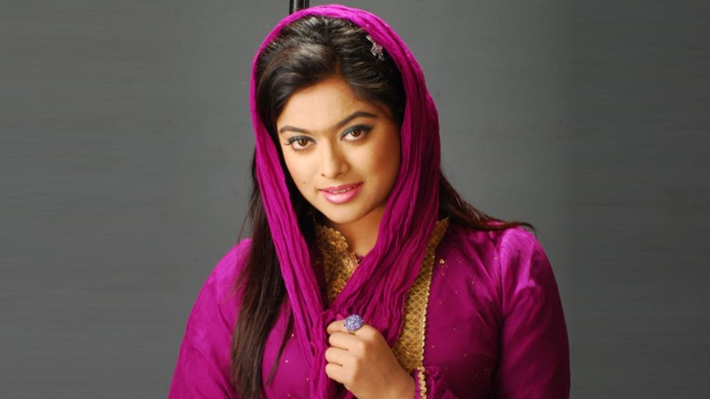 আড়ালে চলে গেলেন ‘শাকিব খানের নায়িকা’ সাহারা