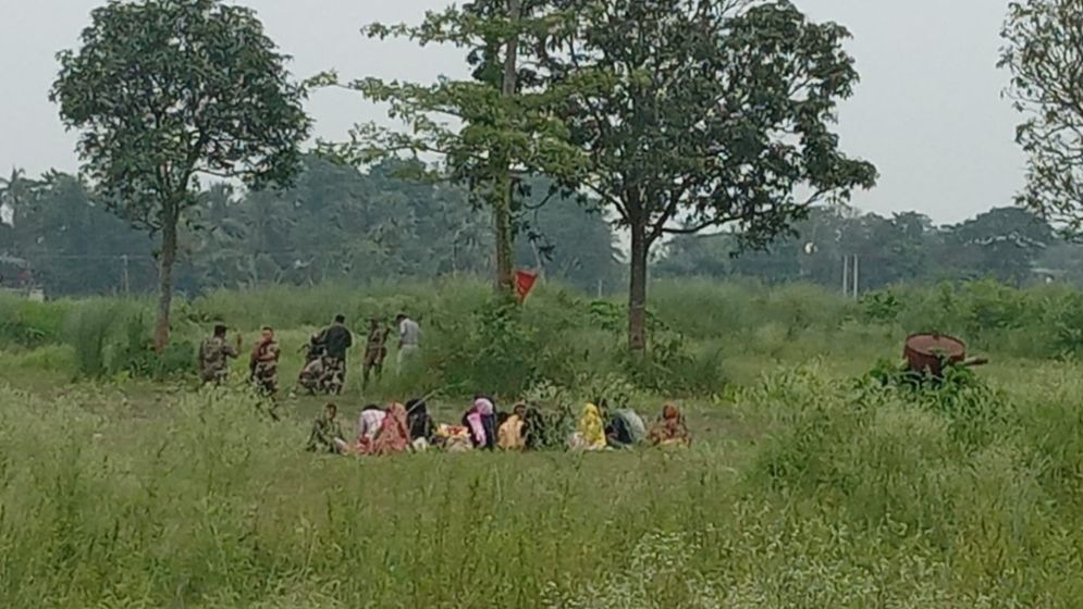 চাঁপাইনবাবগঞ্জ সীমান্তে ২০ জনকে পুশইনের চেষ্টা, প্রতিহত করল বিজিবি-জনতা  ‎