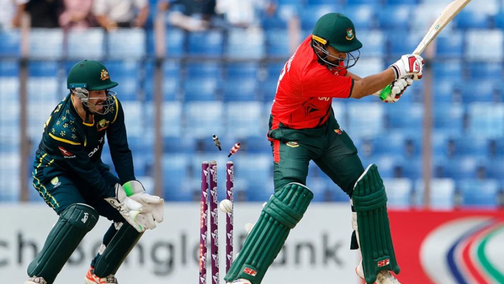 ঘরের মাঠেই হোয়াইটওয়াশ বাংলাদেশ