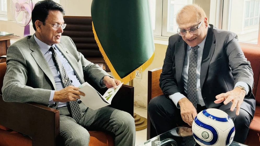 শিক্ষামন্ত্রীর সঙ্গে পাকিস্তান হাইকমিশনারের সৌজন্য সাক্ষাত