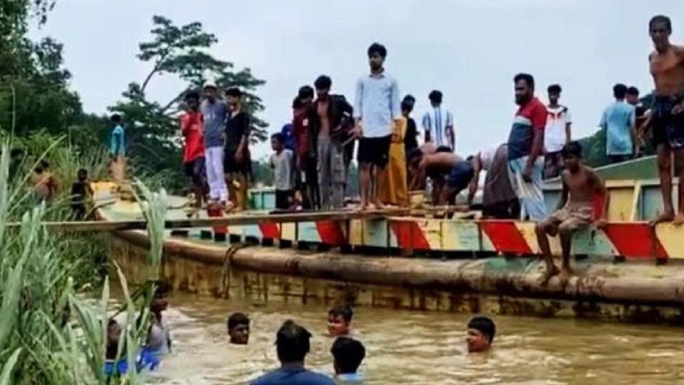 খেলার ছলে গোমতীর পানিতে হারিয়ে গেল মিরাজ