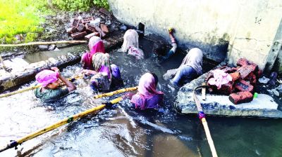 কয়লা খনির ময়লা পানিতে জীবনের রঙিন স্বপ্ন