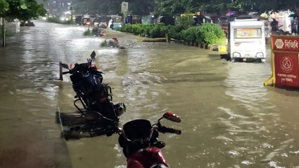 এক পশলা বৃষ্টিতেই হাঁটুপানি, পুরোনো রূপে কক্সবাজার শহর