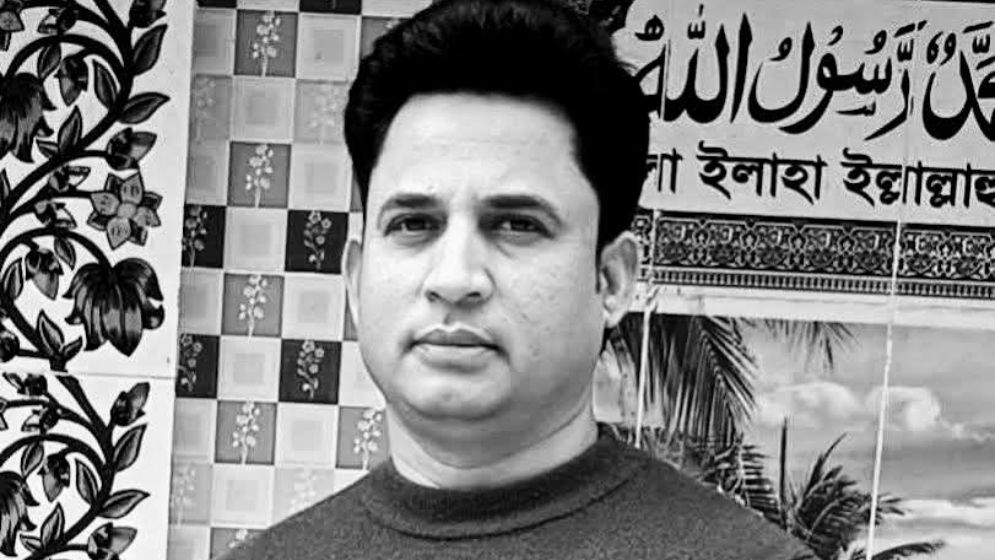 ফরিদপুরে বাসের ধাক্কায় ইউপি সচিব নিহত, অল্পের জন্য রক্ষা ৪০ যাত্রীর