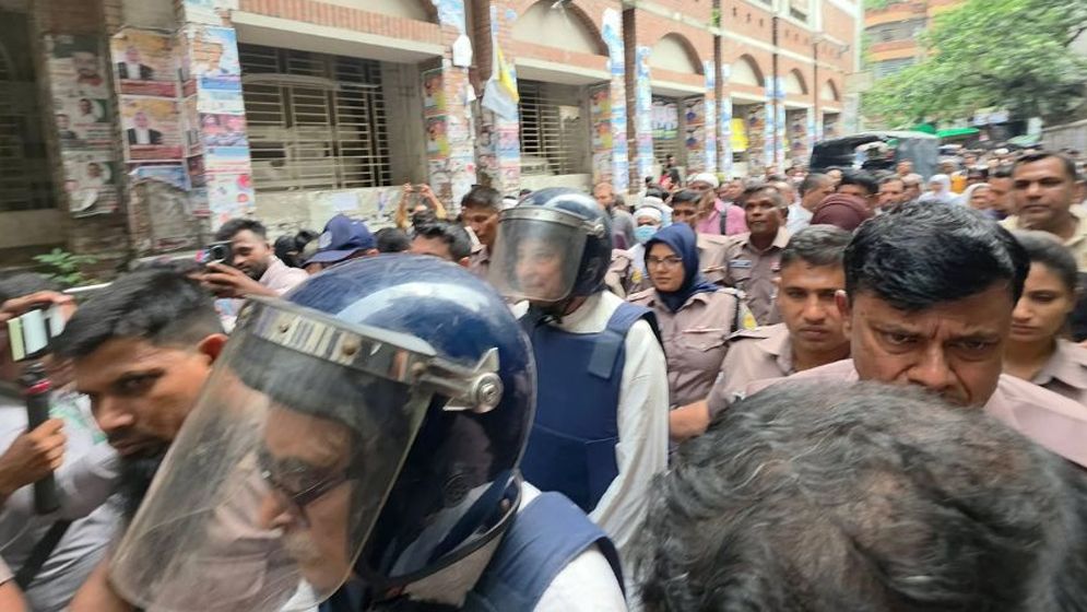 হত্যাচেষ্টা মামলায় গ্রেফতার ইনু-মেনন