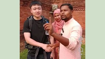 পাহাড়পুর বৌদ্ধ বিহারে বিদেশি পর্যটককে হয়রানি, টিকটকার আটক